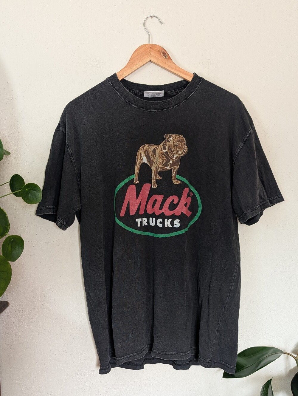 Mack Trucks | Bulldog | Distressed Tee